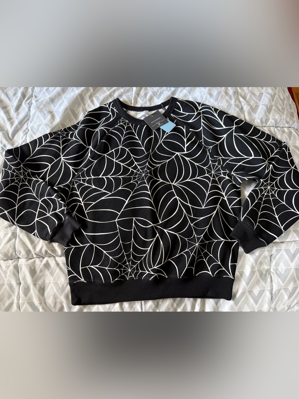 New women XS Halloween sweatshirt